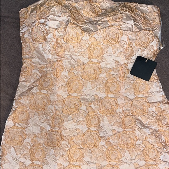 NWT FLORAL CORAL STRAPLESS DRESS SIZE MEDIUM - Picture 7 of 8